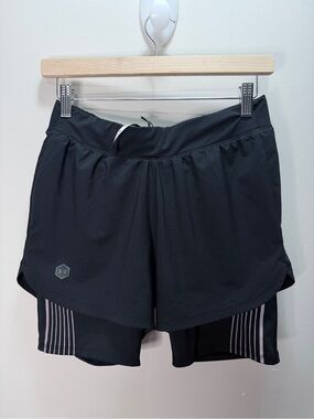 Under Armour Black Athletic 2-in-1 Shorts Size M Women’s